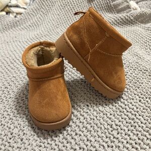 Toddler “Ugg-style” winter boots size 5
